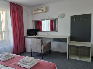 TV a/nebo společenská místnost v ubytování Dani beach Sozopol