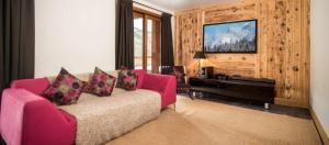 Televisyen dan/atau pusat hiburan di Impala Lodge - Chalet somptueux