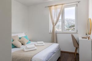 Postel nebo postele na pokoji v ubytování Apartments Sandra Solitudo II