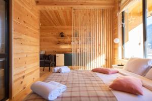 Ένα ή περισσότερα κρεβάτια σε δωμάτιο στο Elegant pet-friendly double villa, perfect for couples Svaneti Countryside 4