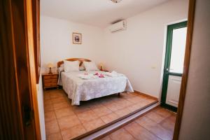 a bedroom with a bed and a tiled floor at Casa Rural Guadá in Valle Gran Rey
