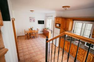 an overhead view of a kitchen and dining room with a table at Casa Rural Guadá in Valle Gran Rey