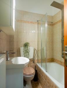 Ένα μπάνιο στο Gk Suites-Constantin view , auto check-in 24h