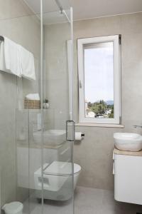 Koupelna v ubytování Apartments Sandra Solitudo II