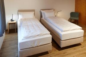 Hotel Jäger Jeuss - Murten - Self-Check-in客房内的一张或多张床位