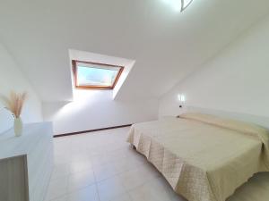 Ένα ή περισσότερα κρεβάτια σε δωμάτιο στο casa vacanze Veronica +41 φωτογραφίες