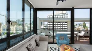 Renovated 3BR Penthouse by HolyGuest