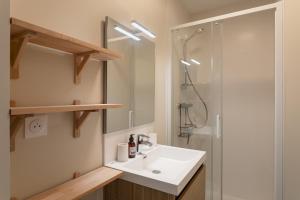 a bathroom with a sink and a shower at La Cabane des Ebihens - A moins d'1km de la plage in Lancieux +16 photos
