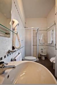 Koupelna v ubytování Hotel Nastro Azzurro