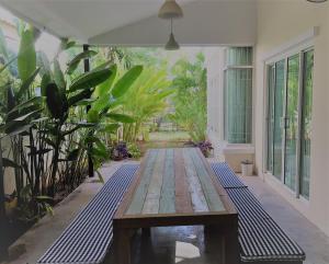 Taman di luar 288 Sqm 3 bedrooms 2 living rooms, Gated Community KKC