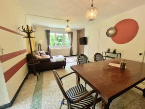 a living room with a wooden table and chairs at Le B'Rock in Liévin
