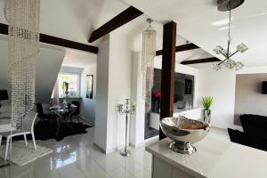 TV a/nebo společenská místnost v ubytování Luxusapartment mit Balkon Nähe Dortmund