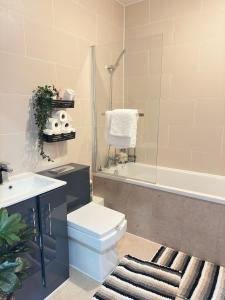 Ένα μπάνιο στο JayGees luxury homes