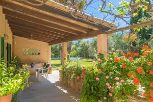 Ein Garten an der Unterkunft Can Ferrer