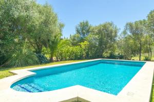 Der Swimmingpool an oder in der Nähe von Can Ferrer