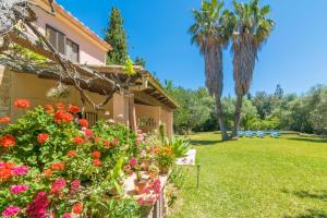 Ein Garten an der Unterkunft Can Ferrer