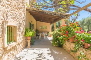 Ein Garten an der Unterkunft Can Ferrer