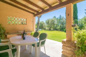 Ein Garten an der Unterkunft Can Ferrer