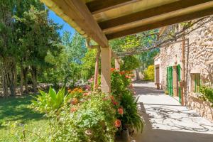Ein Garten an der Unterkunft Can Ferrer