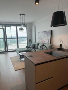 Μια τηλεόραση ή/και κέντρο ψυχαγωγίας στο New Eurovea Tower