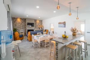 a kitchen and living room with a table and chairs at Casa rural Villa Gordito in La Lantejuela
