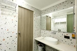 Koupelna v ubytování Hotel Statusinn, Ichalkaranji + 81 fotografií
