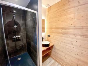 a bathroom with a shower and a sink at Chalet rénové, 10 personnes, 5 chambres - CH14 in Beaufort