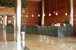 a lobby with a reception desk in a building at Hotel Best Oasis Tropical in Mojácar