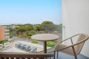 Ein Balkon oder eine Terrasse in der Unterkunft HM Isabela-Adults Only