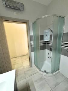 Phòng tắm tại All Nations Duplex with Pool
