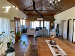 a living room with a wooden table and a couch at La Pinocha de Ruiz in Ruiz