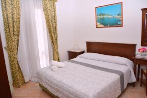 Un pat sau paturi într-o cameră la La Locanda del Pettirosso