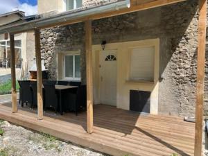 a wooden deck with a piano on a house at Légendes d'automne in LʼHospitalet-près-lʼAndorre