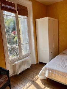 Ένα ή περισσότερα κρεβάτια σε δωμάτιο στο Cosy apartment in Paris area