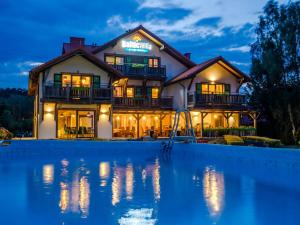 Bazén v ubytování Hotel Aparthotel Baltic Willa nebo v jeho okolí