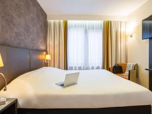 Postel nebo postele na pokoji v ubytování ibis Styles Hotel Brussels Centre Stéphanie + 37 fotografií