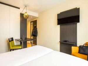 TV a/nebo společenská místnost v ubytování ibis Styles Hotel Brussels Centre Stéphanie