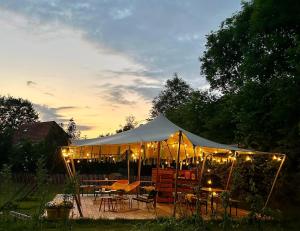 a tent with lights on it in a yard at Wereldse Bell Tenten met alpaca's in Paasloo