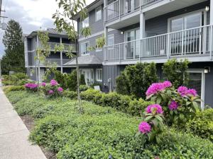 Κήπος έξω από το Gibsons Landing Inn