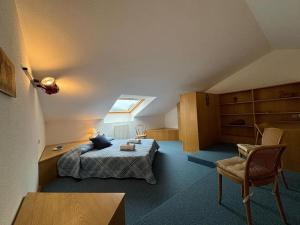 Postel nebo postele na pokoji v ubytování Lake Como Serenity Suite