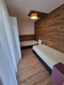 Uma cama ou camas num quarto em Hotel Gletschermühle