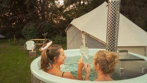 ผู้เข้าพักที่ Bell Tent Deluxe met Hot-tub