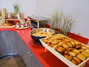 Makanan di atau berdekatan hotel