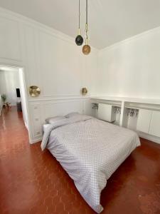 a white bedroom with a bed in a room at Grands T2 Cours Napoleon in Ajaccio