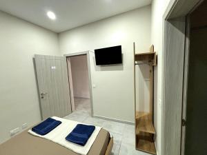Giường trong phòng chung tại All Nations Duplex with Pool