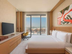 Μια τηλεόραση ή/και κέντρο ψυχαγωγίας στο Rixos Premium Qetaifan Island North