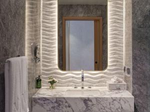 Ένα μπάνιο στο Rixos Premium Qetaifan Island North