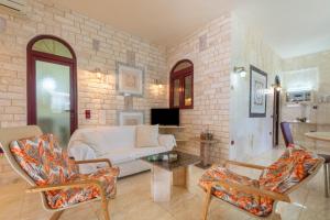 a living room with a white couch and chairs at Paco's Superior Double Villa 15 in Oziás