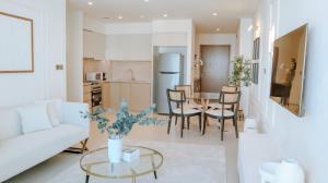 Η κουζίνα ή μικρή κουζίνα στο Burj Royale Condo, Close to Dubai Mall & Attractions