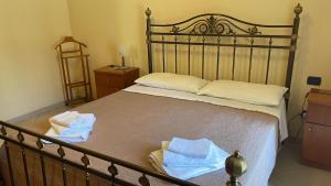 a bedroom with a bed with towels on it at Bellini Holiday Home - Appartamento con balcone NAPOLI in Naples